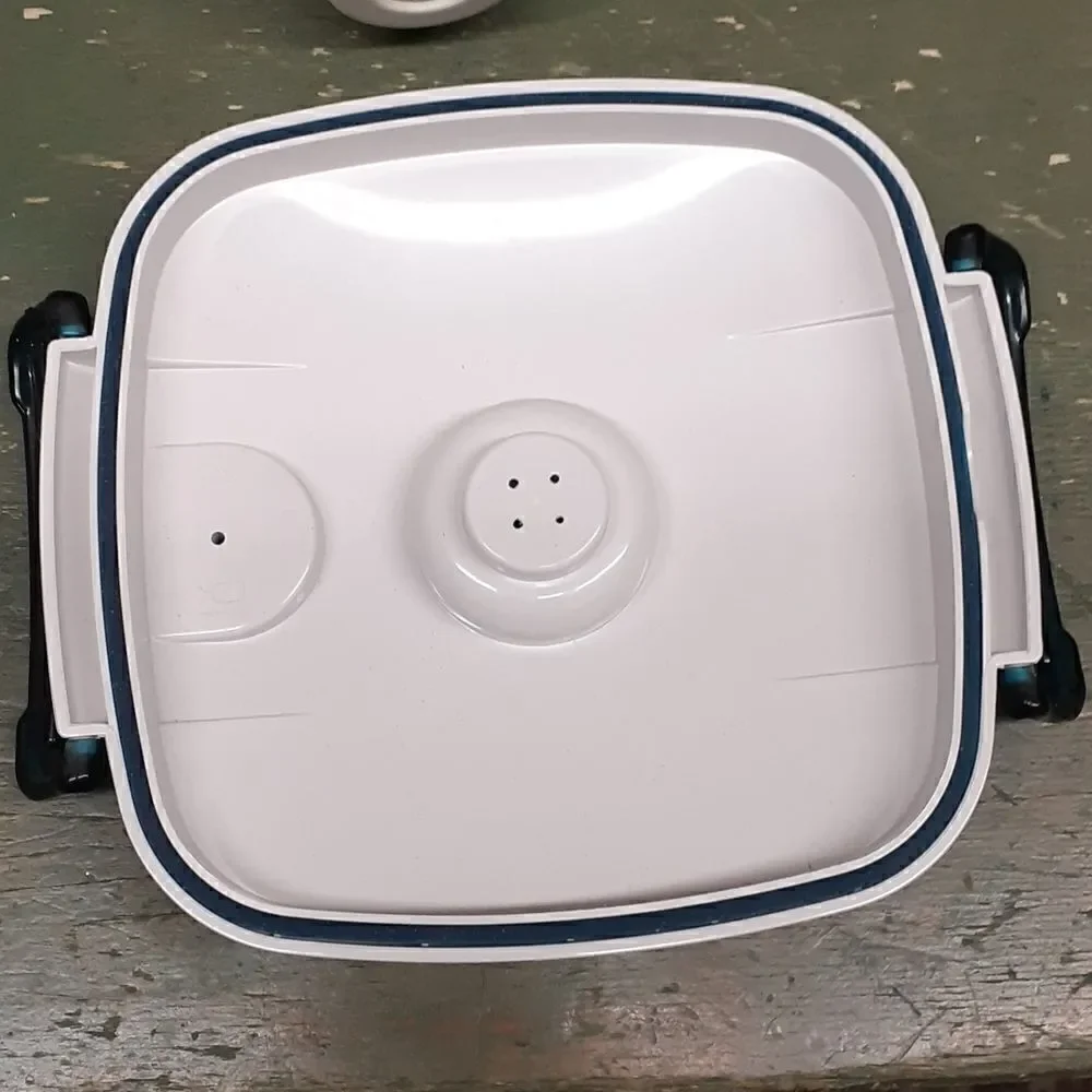 NEW-Vacco Ultra-Vac Food Storage container and‎ air pump,